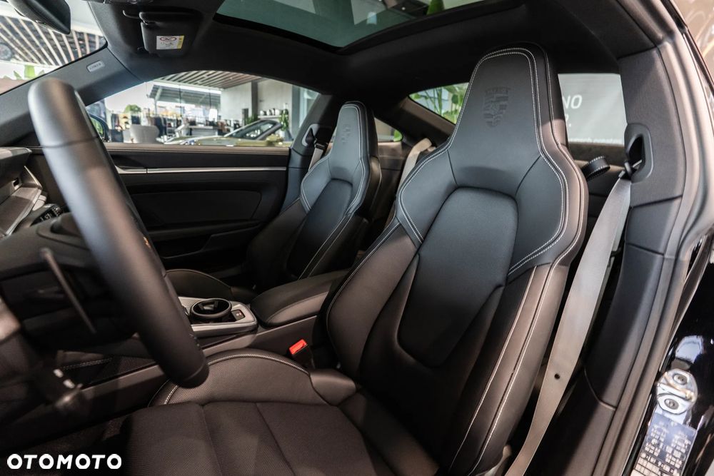 Porsche 911 Carrera 4S - 12