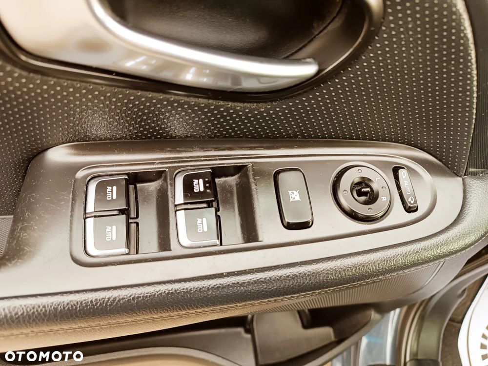 Kia Carens 1.6 GDI L 7os EU6 - 33