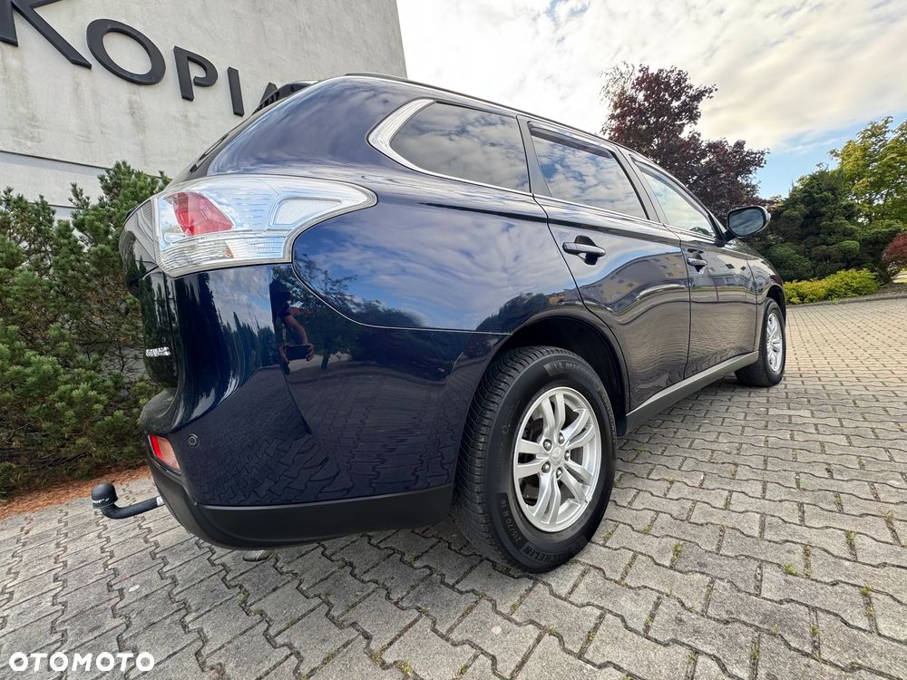 Mitsubishi Outlander 2.0 Invite + 2WD - 21