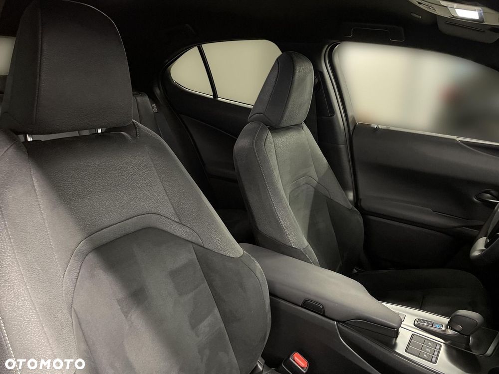 Lexus UX 300h Business - 18