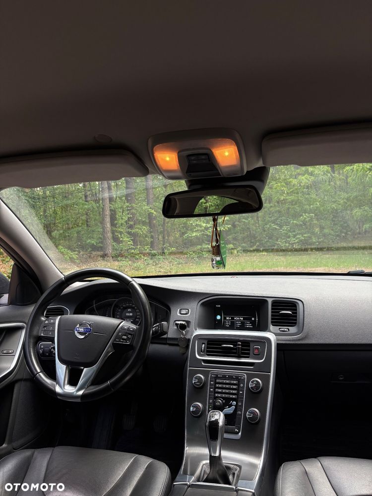 Volvo S60 D4 Drive-E Momentum - 24