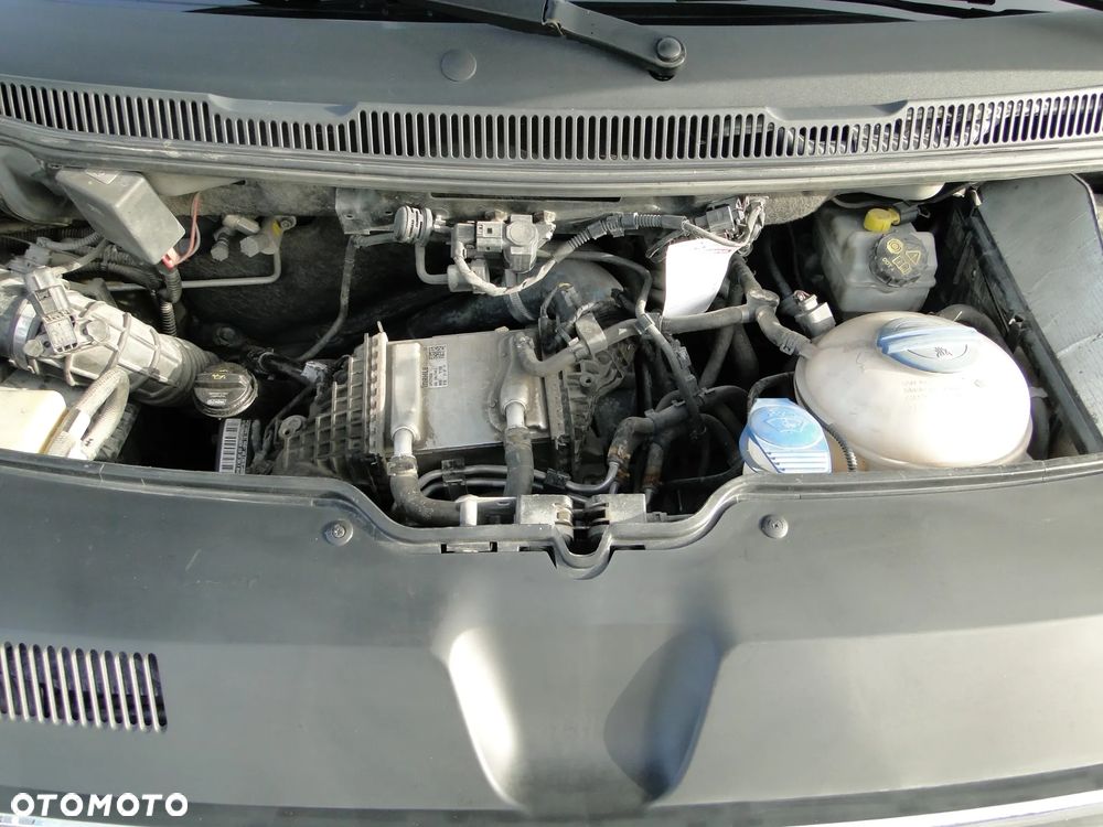 Volkswagen Caravelle - 28
