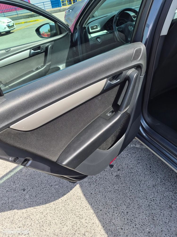 VW Passat Variant 1.6 TDI BlueMotion - 15
