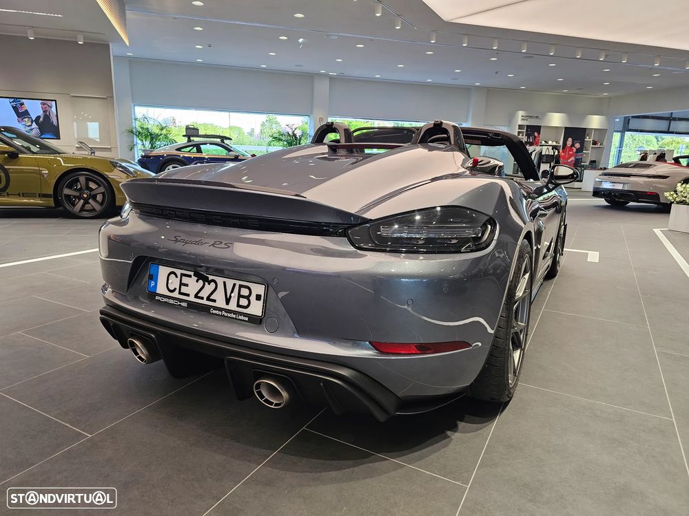 Porsche 718 Spyder - 10