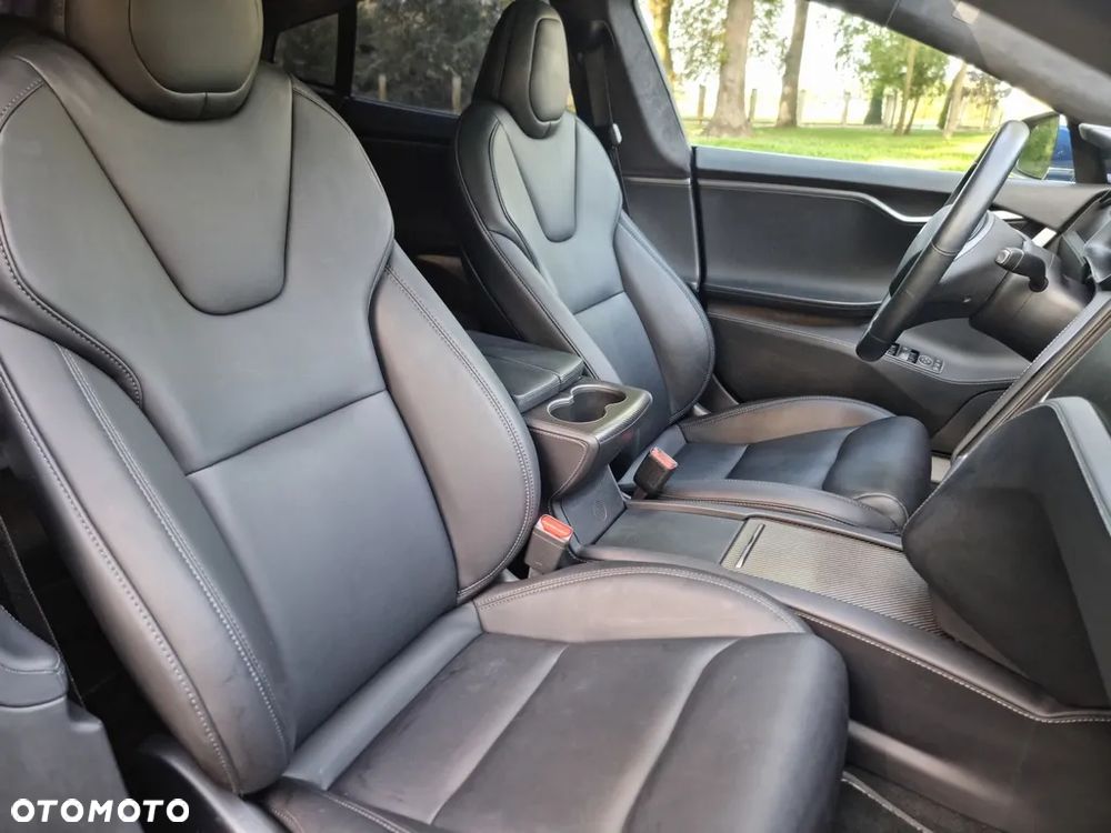 Tesla Model S - 34