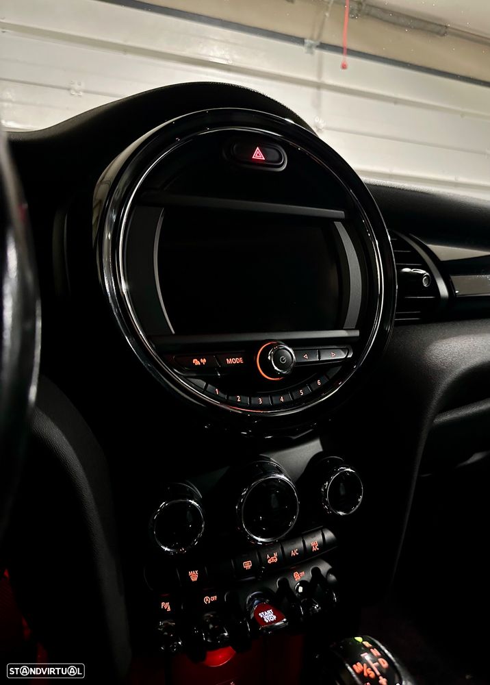 MINI 5 Portas Cooper D Auto - 10