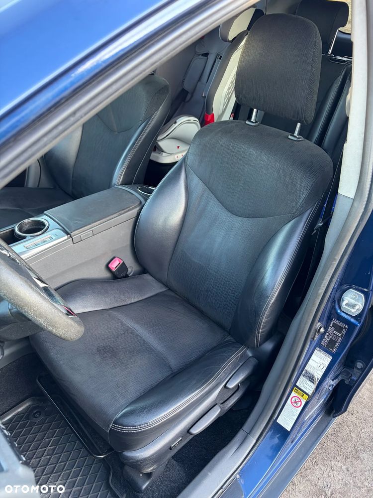 Toyota Prius+ (Hybrid) - 5