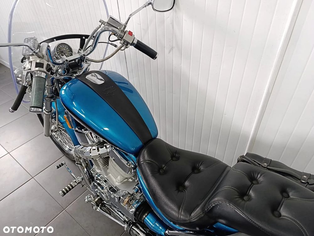 Suzuki Intruder - 11