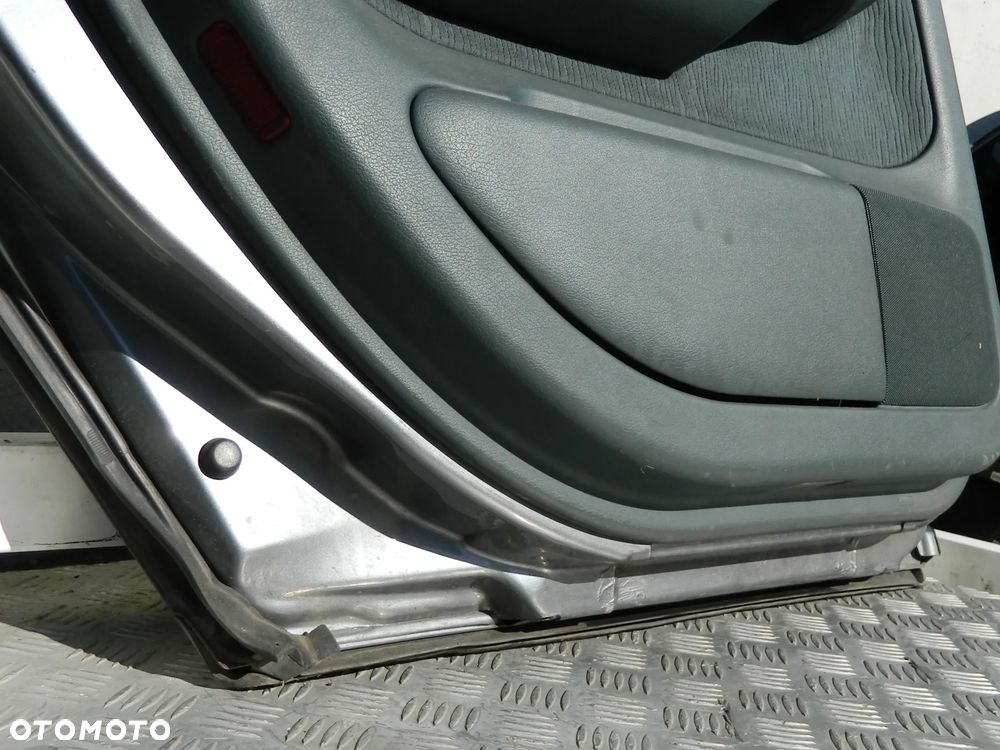 Audi A6 C5 sedan drzwi lewy tył - 9