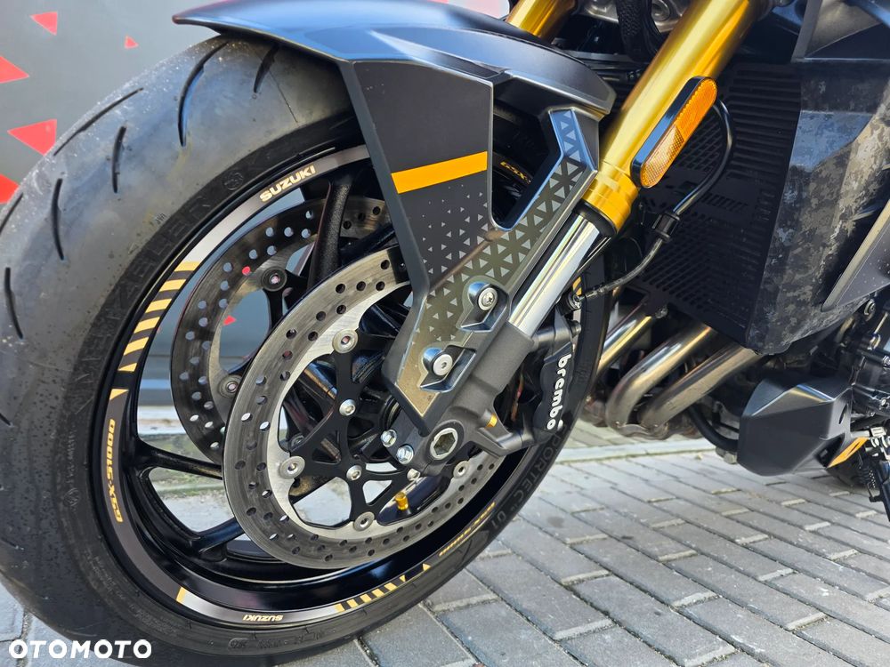 Suzuki GSX - 14