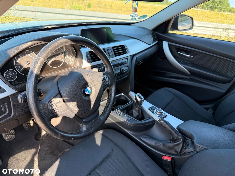 BMW Seria 3 320d - 28