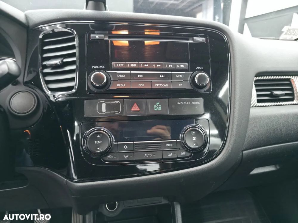 Mitsubishi Outlander - 13