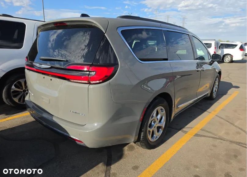 Chrysler Pacifica - 4