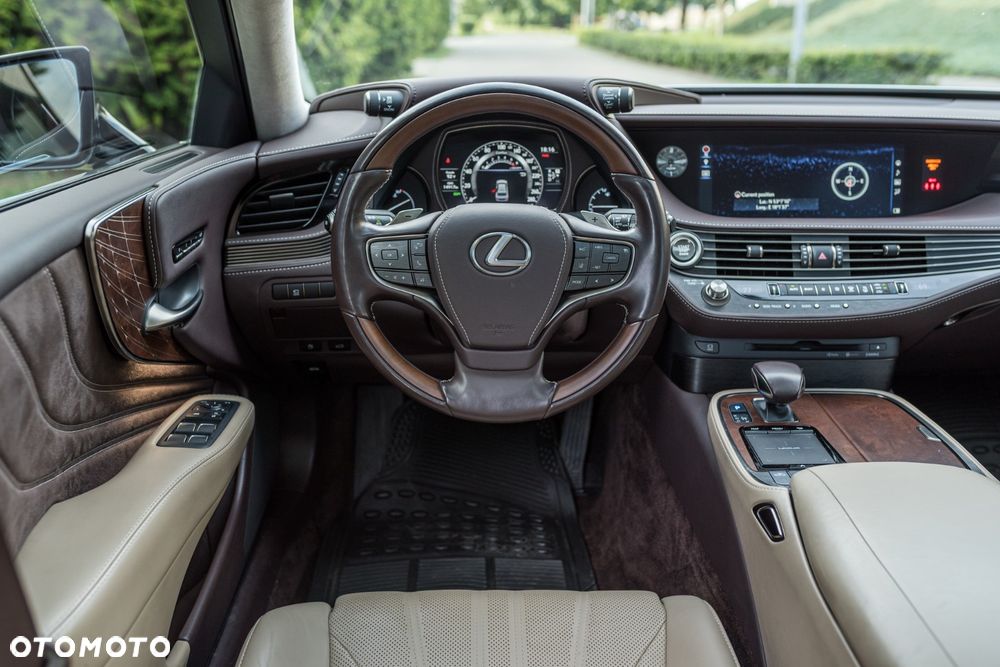 Lexus LS - 21
