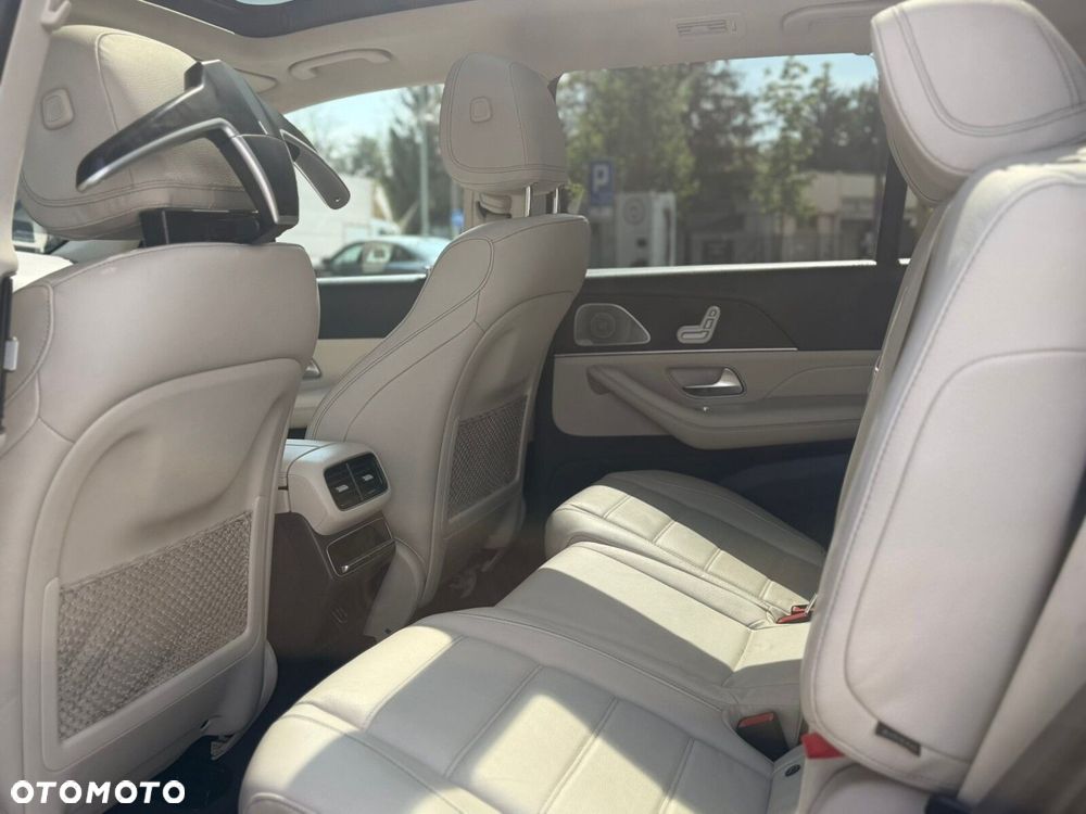 Mercedes-Benz GLS - 22