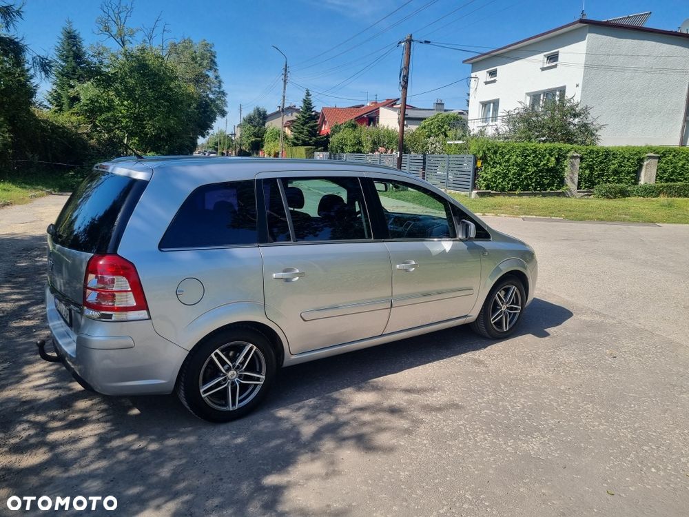 Opel Zafira 2010 photo 2