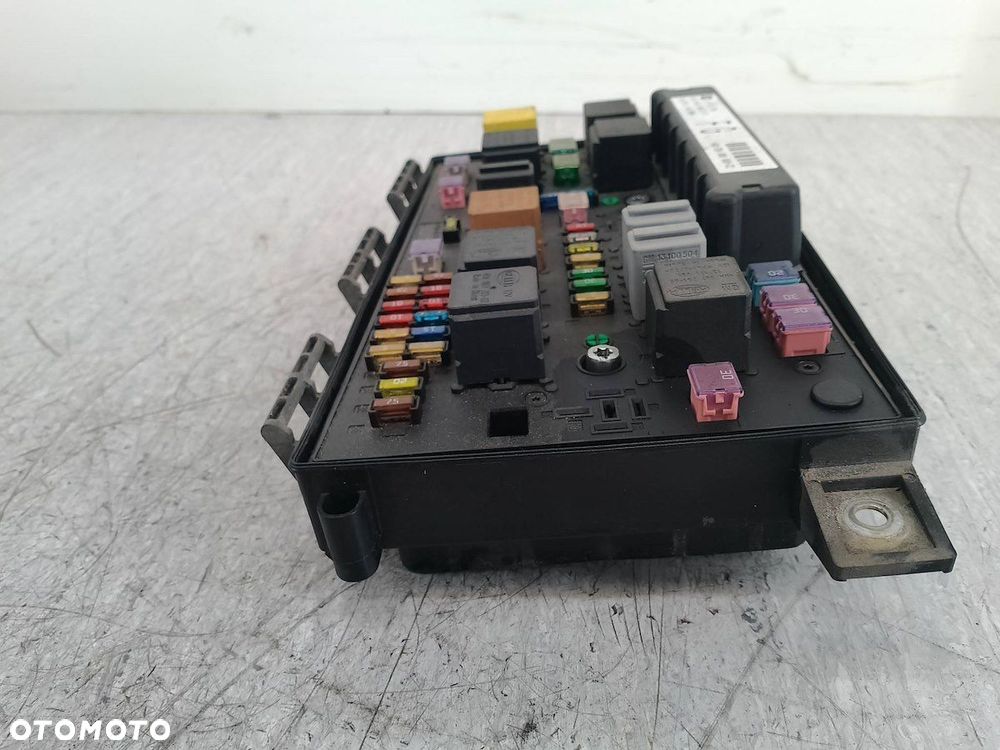 SKRZYNKA BEZPIECZNIKÓW OPEL ASTRA H 13191130  5DK008668-22  743381  1534937 - 4