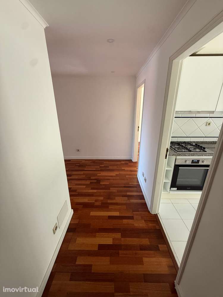 Fantástico T2 em Porto Salvo - Grande imagem: 3/16