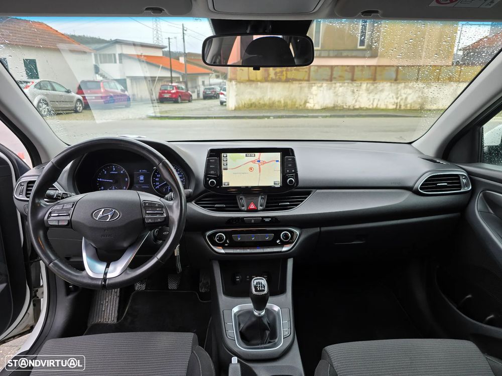 Hyundai i30 1.6 CRDI Comfort+Navi - 23