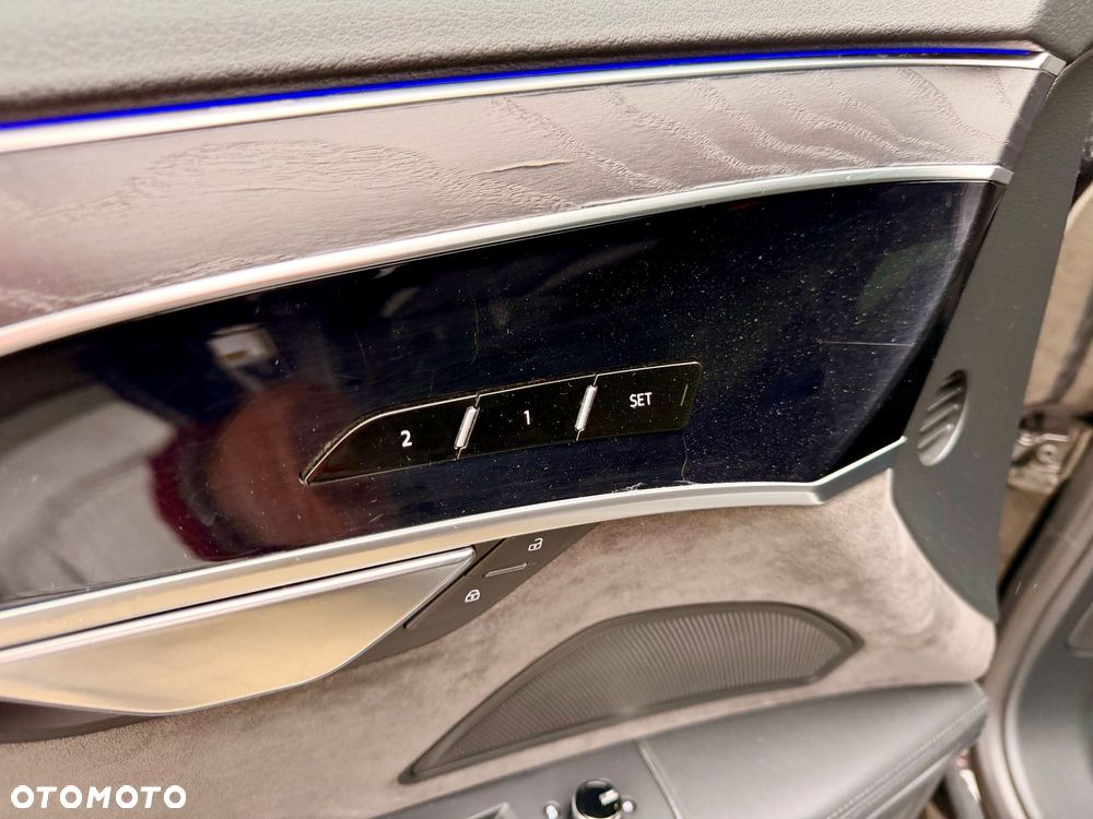 Audi A8 - 24