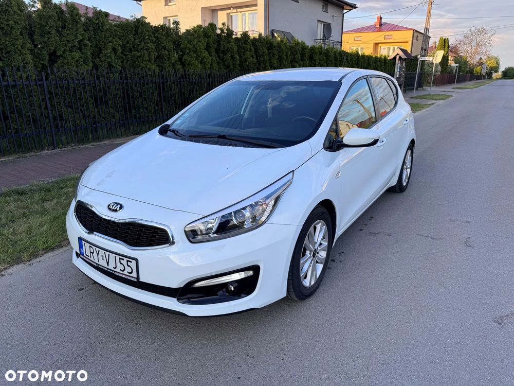 Kia Ceed 1.6 CRDi 136 ISG Dream Team Edition - 1