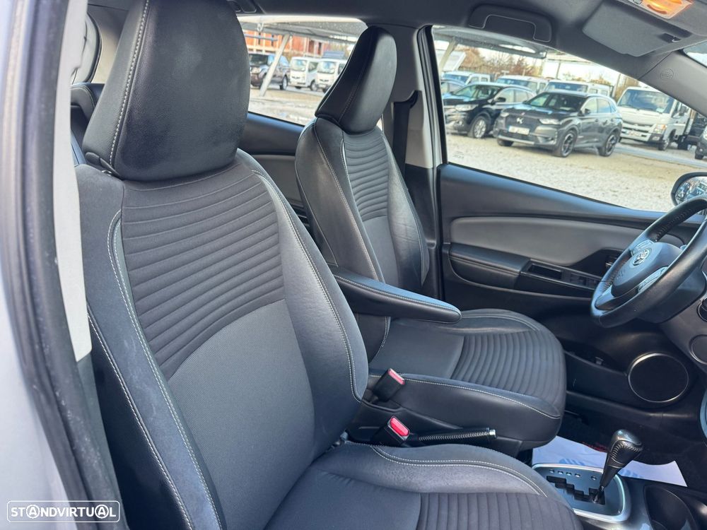 Toyota Yaris 1.5 HSD Exclusive - 12