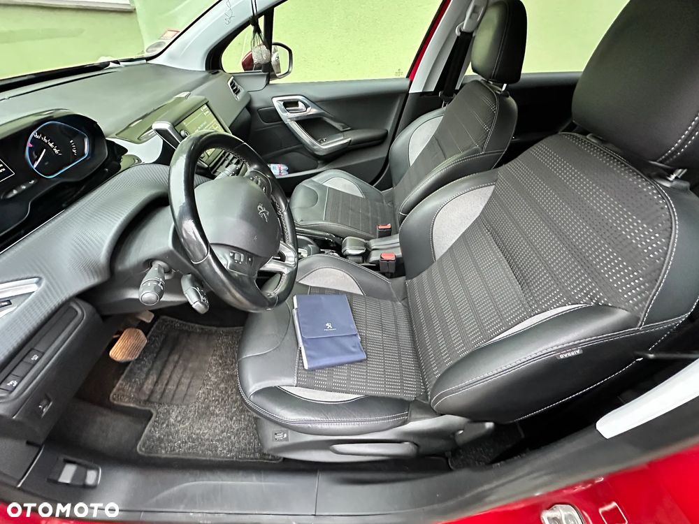 Peugeot 2008 1.2 Pure Tech GPF Allure S&S EAT6 - 9