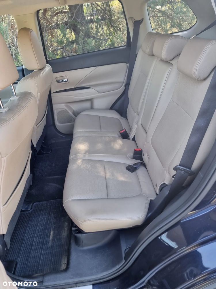 Mitsubishi Outlander 2.0 Intense + Navi 4WD CVT - 26