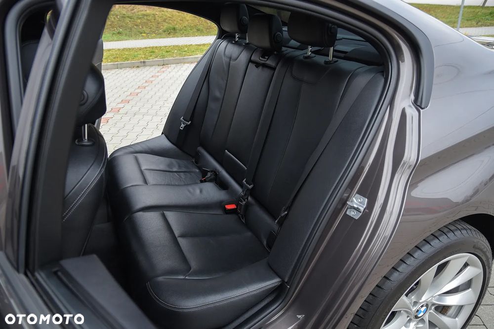 BMW Seria 3 316i Modern Line - 31