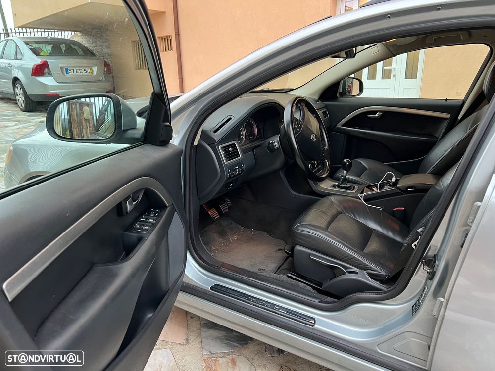 Volvo V70 2.0 D Momentum - 16