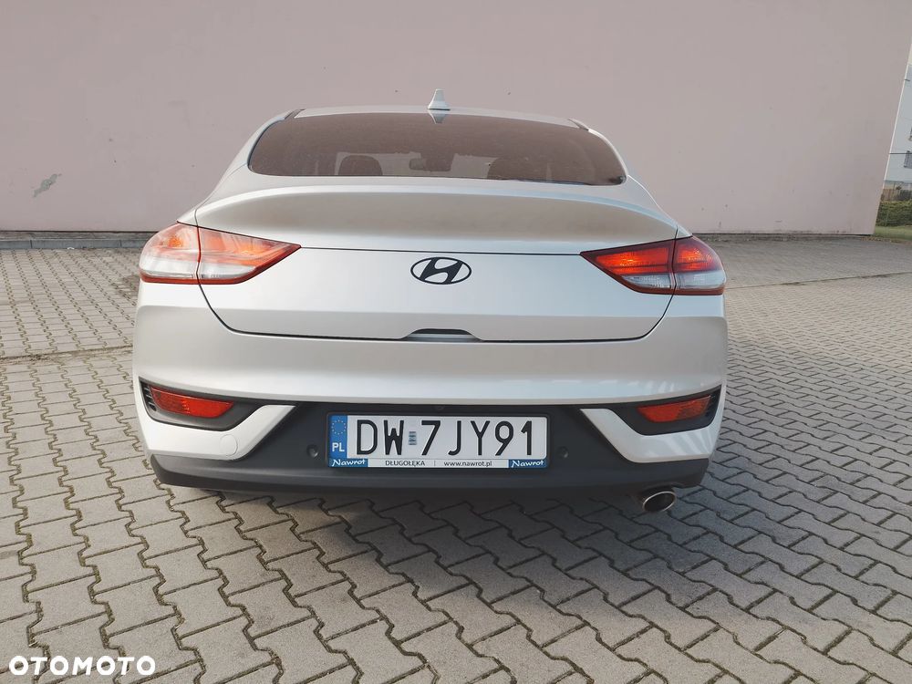 Hyundai i30 Fastback 1.6 CRDI Premium - 4
