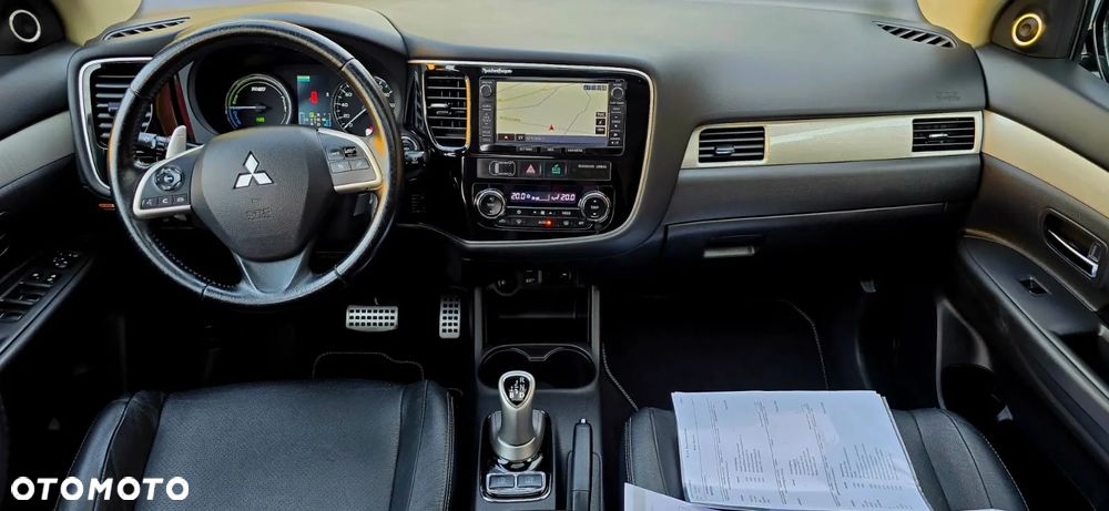 Mitsubishi Outlander PHEV Instyle NAVI + - 10