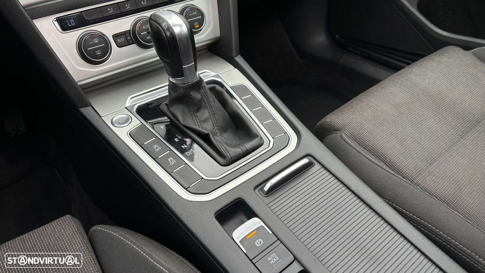 VW Passat Variant 2.0 TDi Highline DSG - 15