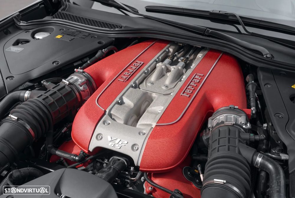 Ferrari 812 Superfast 6.5 V12 - 12