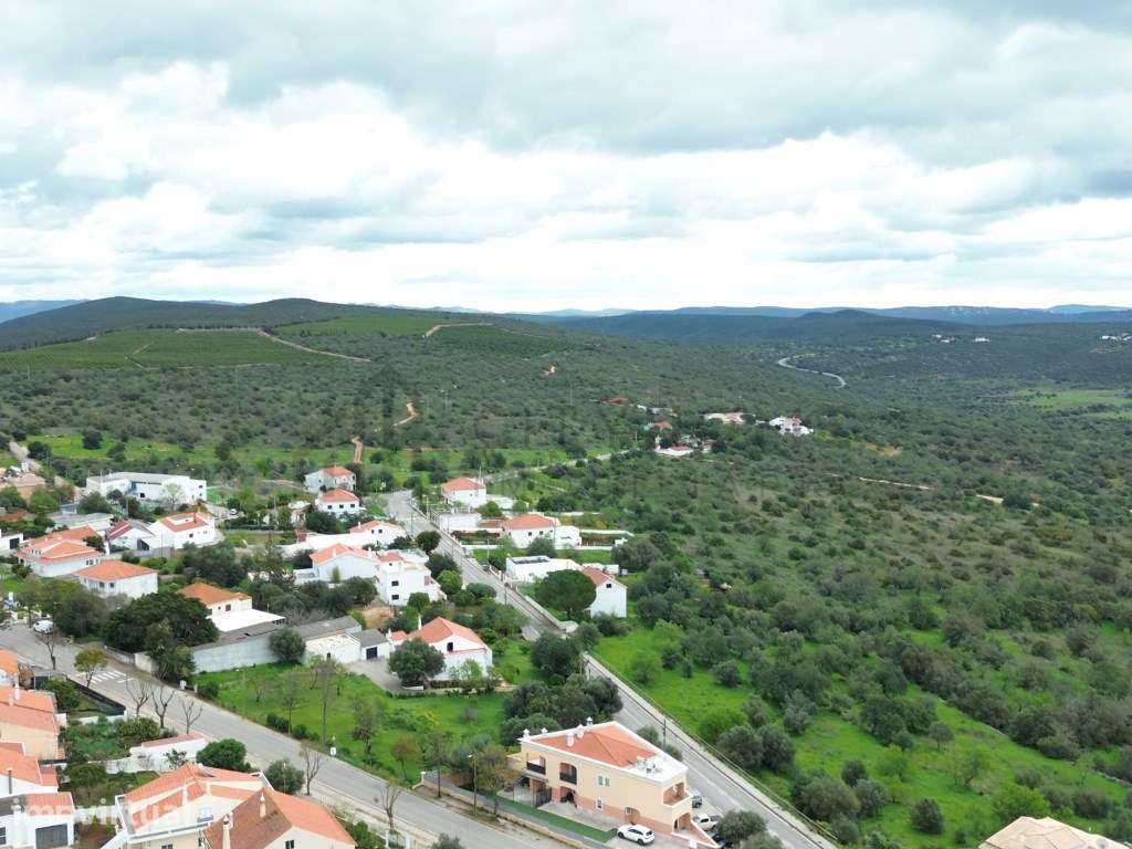Terreno Urbanizável de 1.200 m² com Vista Panorâmica para a Serra - Grande imagem: 2/20