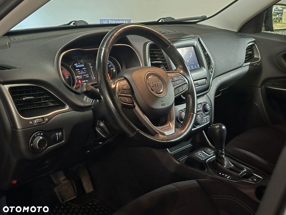 Jeep Cherokee - 10