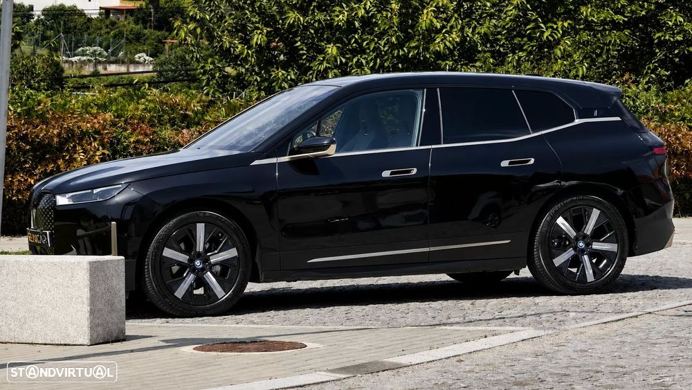 BMW iX xDrive 40 - 11