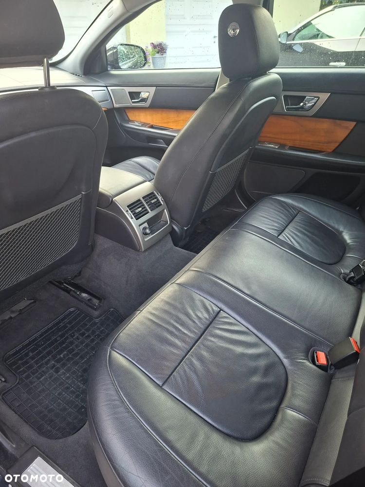 Jaguar XF 3.0 V6 D Premium Luxury - 11