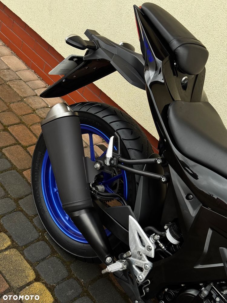 Suzuki GSX - 17