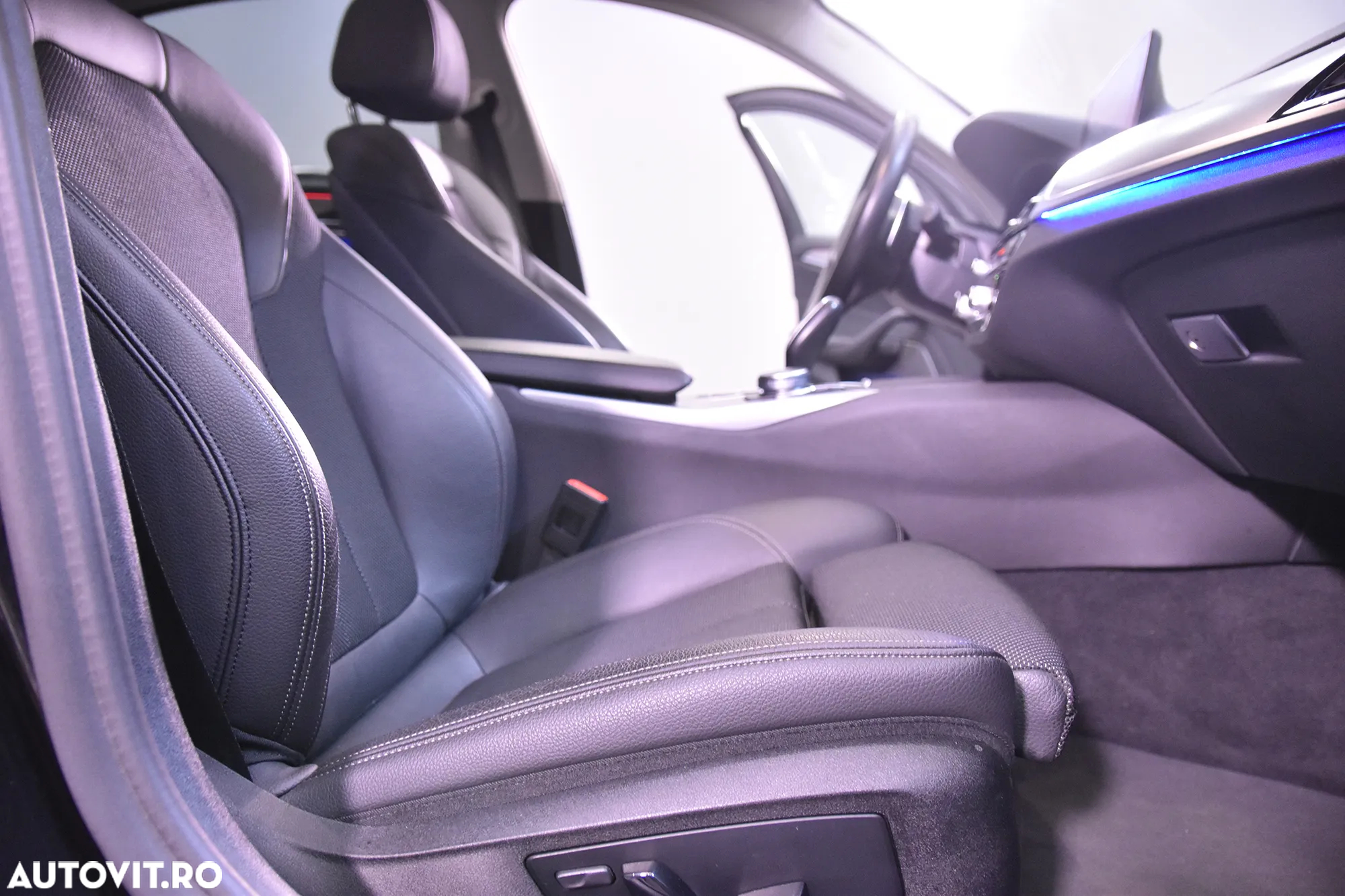 BMW Seria 5 520d AT - 11