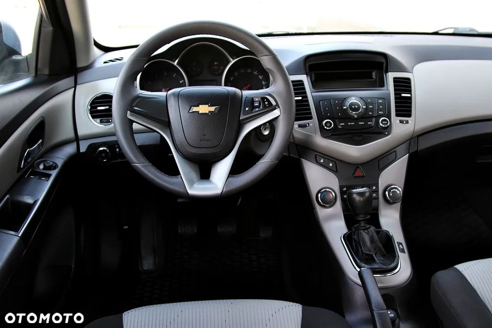 Chevrolet Cruze 1.6 LS+ - 19