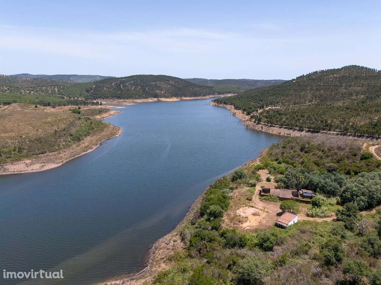 CASA NA BARRAGEM DA BRAVURA COM 5,53 HA DE TERRENO PARA VENDA EM LAGOS - Grande imagem: 2/28