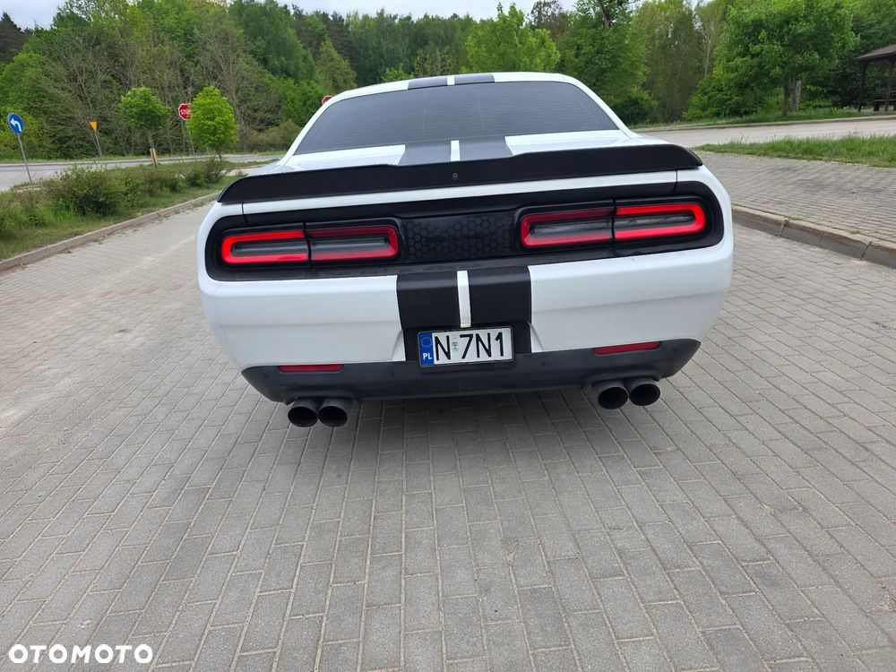 Dodge Challenger - 16