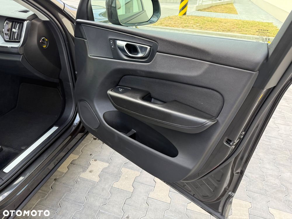 Volvo XC 60 D4 SCR Momentum - 34