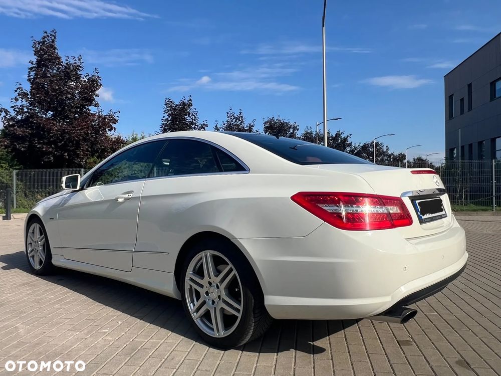 Mercedes-Benz Klasa E 200 CGI BlueEff - 3