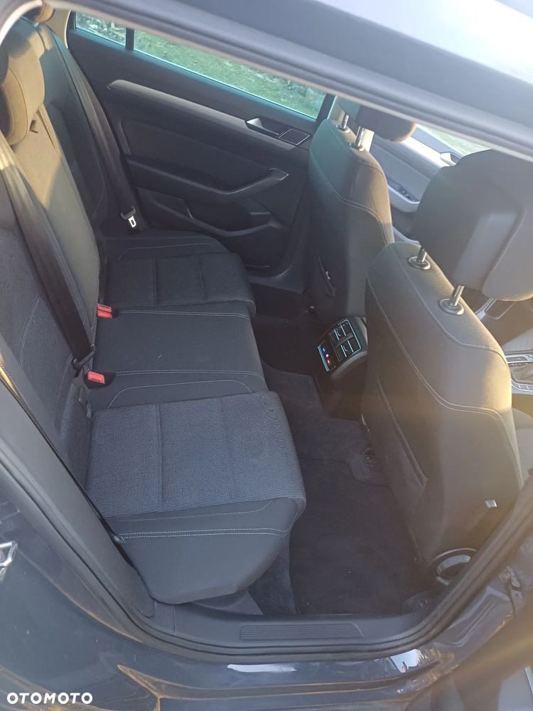 Volkswagen Passat 2.0 TDI SCR DSG Comfortline - 16