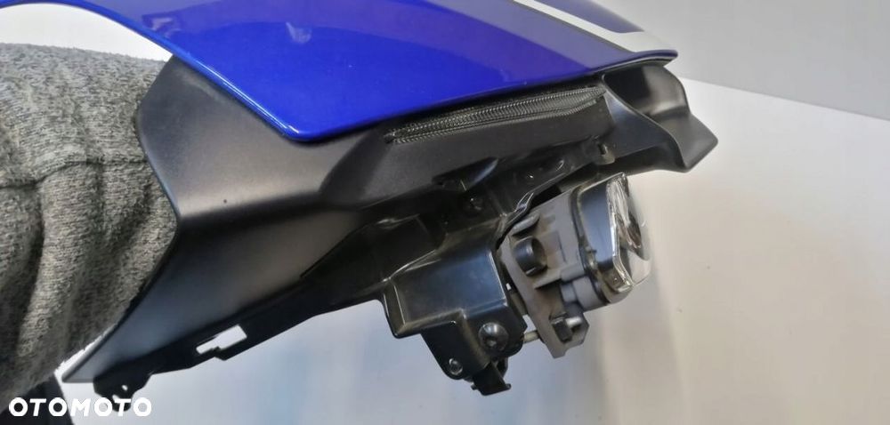 YAMAHA R1 RN32 LAMPA CZASZA STELAŻ KIERUNEK 2016 - 7