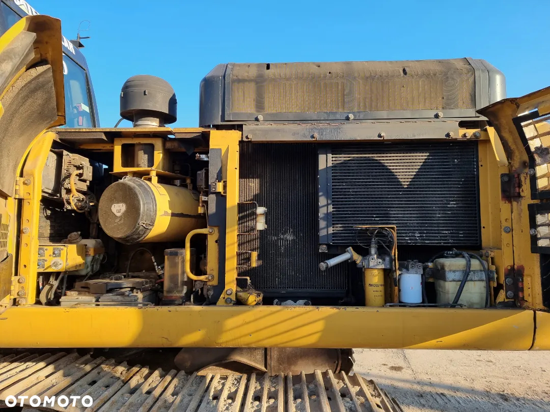 Caterpillar 330D - 13