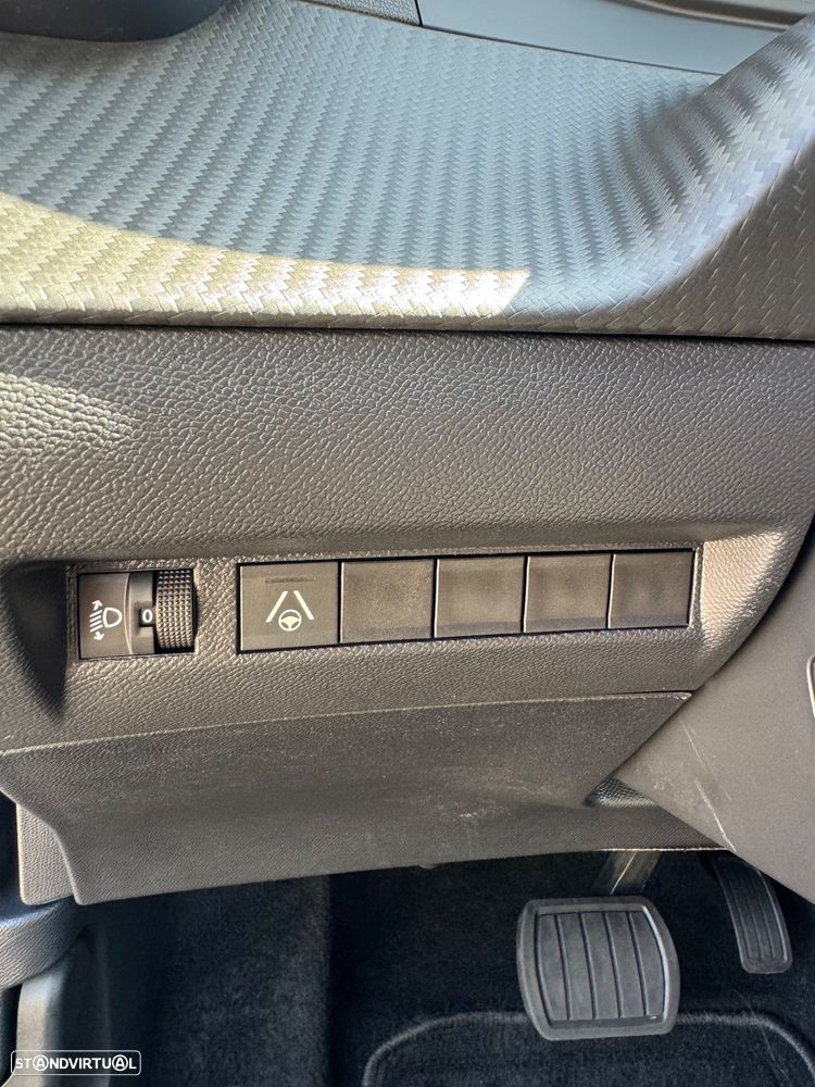 Peugeot e-2008 54 kWh Allure - 26