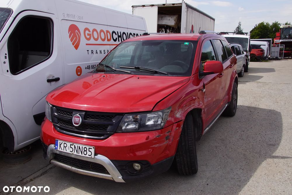 Auto na części - Fiat Freemont 2.0 MultiJet 170 KM 939B5000 62TE PRM 2015R Silnik Skrzynia Drzwi Maska Błotnik Zderzak Klapa Lampa Lusterko Klamka Szyba Deska Kokpit Sterownik Moduł Czujnik Licznik Wyświetlacz Panel Kierownica - 9